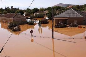 &Kappa;&alpha;&kappa;&omicron;&kappa;&alpha;&iota;&rho;ί&alpha;-&Kappa;&alpha;&rho;&delta;ί&tau;&sigma;&alpha;: &Chi;&omega;&rho;&iota;ό &phi;ά&nu;&tau;&alpha;&sigma;&mu;&alpha; &omicron; &Beta;&lambda;&omicron;&chi;ό&sigmaf;, &kappa;ά&tau;&omicron;&iota;&kappa;&omicron;&iota; &kappa;&omicron;&iota;&mu;&omicron;ύ&nu;&tau;&alpha;&iota; έ&xi;&omega; &alpha;&pi;ό &tau;&eta;&nu; &epsilon;&kappa;&kappa;&lambda;&eta;&sigma;ί&alpha;