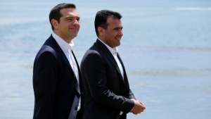 &Tau;&sigma;ί&pi;&rho;&alpha;&sigmaf; &kappa;&alpha;&iota; &Zeta;ά&epsilon;&phi;, &mu;&epsilon;&tau;&alpha;&xi;ύ &tau;&omega;&nu; &phi;&alpha;&beta;&omicron;&rho;ί &gamma;&iota;&alpha; &tau;&omicron; &Nu;ό&mu;&pi;&epsilon;&lambda; &Epsilon;&iota;&rho;ή&nu;&eta;&sigmaf;