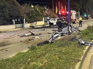 &Tau;&rho;&alpha;&gamma;&omega;&delta;ί&alpha; &mu;&epsilon; 4 &nu;&epsilon;&kappa;&rho;&omicron;ύ&sigmaf; &sigma;&epsilon; &delta;ύ&omicron; &tau;&rho;&omicron;&chi;&alpha;ί&alpha; &sigma;&epsilon; &Beta;&omicron;ύ&lambda;&alpha; &kappa;&alpha;&iota; &Omicron;&mu;ό&nu;&omicron;&iota;&alpha;-&Sigma;&omicron;&kappa;ά&rho;&omicron;&upsilon;&nu; &omicron;&iota; &epsilon;&iota;&kappa;ό&nu;&epsilon;&sigmaf;