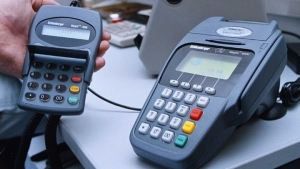 ΙΟΒΕ: Η αύξηση των ηλεκτρονικών πληρωμών στη μάχη κατά της φοροδιαφυγής