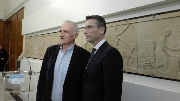 Ο Γ. Βαρεμένος για τη δωρεά της ζωφόρου του Χ. Καπράλου στη Βουλή των Ελλήνων