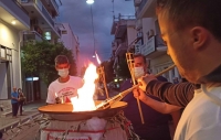 &Mu;&epsilon; &tau;&eta;&nu; "&phi;&lambda;ό&gamma;&alpha; &tau;&eta;&sigmaf; &Alpha;&gamma;ά&pi;&eta;&sigmaf;" &theta;&alpha; ..&lambda;ά&mu;&psi;&epsilon;&iota; &kappa;&alpha;&iota; &phi;έ&tau;&omicron;&sigmaf; &tau;&omicron; &Alpha;&gamma;&rho;ί&nu;&iota;&omicron;