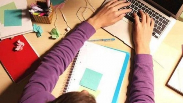 Ά&gamma;&rho;&alpha;&phi;&alpha;:&Mu;&alpha;&theta;&eta;&tau;έ&sigmaf; &mu;&epsilon;&tau;&alpha;&kappa;&omicron;&mu;ί&zeta;&omicron;&upsilon;&nu; &gamma;&iota;&alpha; &nu;&alpha; &kappa;ά&nu;&omicron;&upsilon;&nu; ... &tau;&eta;&lambda;&epsilon;&kappa;&pi;&alpha;ί&delta;&epsilon;&upsilon;&sigma;&eta;(&Beta;ί&nu;&tau;&epsilon;&omicron;)