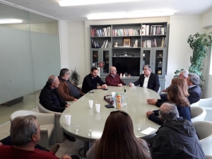 &Kappa;&omicron;&upsilon;&tau;&sigma;&omicron;ύ&mu;&pi;&alpha;&sigmaf; &alpha;&pi;&omicron; &Kappa;&alpha;&rho;&pi;&epsilon;&nu;ή&sigma;&iota;:"&Mu;&epsilon;&gamma;ά&lambda;&alpha; &tau;&alpha; &pi;&rho;&omicron;&beta;&lambda;ή&mu;&alpha;&tau;&alpha; &tau;&omicron;&upsilon; &lambda;&alpha;&omicron;ύ &tau;&eta;&sigmaf; &Epsilon;&upsilon;&rho;&upsilon;&tau;&alpha;&nu;ί&alpha;&sigmaf;"(Bί&nu;&tau;&epsilon;&omicron;)