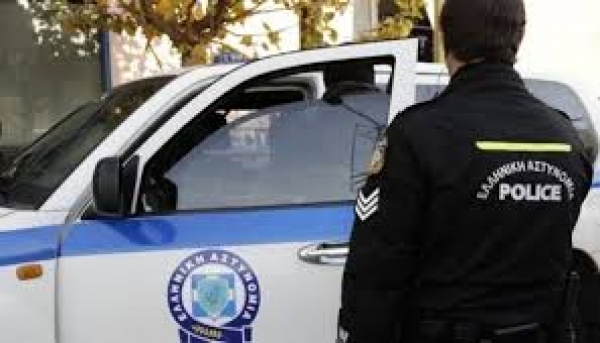 Καρπενήσι:Έκρυβαν ναρκωτικά στο αυτοκίνητο και συνελήφθησαν