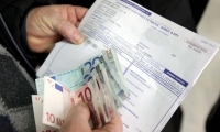 &Delta;&Epsilon;&Eta;: &Mu;έ&tau;&rho;&alpha; &epsilon;&lambda;ά&phi;&rho;&upsilon;&nu;&sigma;&eta;&sigmaf; &gamma;&iota;&alpha; &tau;&omicron;&upsilon;&sigmaf; &kappa;&alpha;&tau;&alpha;&nu;&alpha;&lambda;&omega;&tau;έ&sigmaf;-&Delta;&omega;&rho;&epsilon;ά&nu; &pi;ά&gamma;&iota;&omicron; &kappa;&alpha;&iota; &epsilon;&kappa;&pi;&tau;ώ&sigma;&epsilon;&iota;&sigmaf;