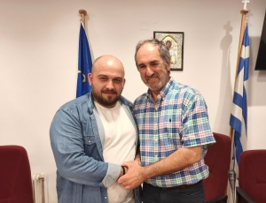 &Kappa;&alpha;&rho;&pi;&epsilon;&nu;ή&sigma;&iota;:&Nu;έ&omicron;&sigmaf; &pi;&rho;ό&epsilon;&delta;&rho;&omicron;&sigmaf; &tau;&omicron;&upsilon; &Delta;&eta;&mu;&omicron;&tau;&iota;&kappa;&omicron;ύ &sigma;&upsilon;&mu;&beta;&omicron;&upsilon;&lambda;ί&omicron;&upsilon; &omicron; &Gamma;&iota;ώ&rho;&gamma;&omicron;&sigmaf; &Kappa;&alpha;&rho;&beta;έ&lambda;&eta;&sigmaf;-&Eta; &sigma;ύ&nu;&theta;&epsilon;&sigma;&eta; &tau;&eta;&sigmaf; &omicron;&iota;&kappa;&omicron;&nu;&omicron;&mu;&iota;&kappa;ή&sigmaf; &epsilon;&pi;&iota;&tau;&rho;&omicron;&pi;ή&sigmaf;