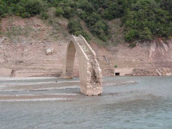 Αφιέρωμα:Tα πέτρινα τοξωτά γεφύρια των Αγράφων