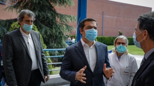 &Sigma;&tau;&omicron; &nu;&omicron;&sigma;&omicron;&kappa;&omicron;&mu;&epsilon;ί&omicron; &laquo;&Alpha;&tau;&tau;&iota;&kappa;ό&nu;&raquo; &omicron; &Tau;&sigma;ί&pi;&rho;&alpha;&sigmaf;-&Sigma;&upsilon;&gamma;&chi;&alpha;&rho;&eta;&tau;ή&rho;&iota;&alpha; &kappa;&alpha;&iota; &epsilon;&upsilon;&chi;&alpha;&rho;&iota;&sigma;&tau;ί&epsilon;&sigmaf; &pi;&rho;&omicron;&sigmaf; &tau;&omicron; &pi;&rho;&omicron;&sigma;&omega;&pi;&iota;&kappa;ό