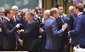 &Epsilon;&Epsilon;: &Sigma;&epsilon; &sigma;&upsilon;&mu;&phi;&omega;&nu;ί&alpha; &gamma;&iota;&alpha; &tau;&omicron; &mu;&epsilon;&tau;&alpha;&nu;&alpha;&sigma;&tau;&epsilon;&upsilon;&tau;&iota;&kappa;ό &kappa;&alpha;&tau;έ&lambda;&eta;&xi;&alpha;&nu; &tau;&epsilon;&lambda;&iota;&kappa;ά &omicron;&iota; 28 &eta;&gamma;έ&tau;&epsilon;&sigmaf;