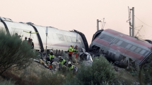&Iota;&sigma;&pi;&alpha;&nu;ί&alpha;: &Tau;&alpha; &tau;&rho;ί&alpha; &mu;&omicron;&iota;&rho;&alpha;ί&alpha; &lambda;ά&theta;&eta; &pi;&omicron;&upsilon; &omicron;&delta;ή&gamma;&eta;&sigma;&alpha;&nu; &sigma;&tau;&eta; &sigma;&iota;&delta;&eta;&rho;&omicron;&delta;&rho;&omicron;&mu;&iota;&kappa;ή &tau;&rho;&alpha;&gamma;&omega;&delta;ί&alpha;-&Tau;&alpha; &epsilon;&rho;&omega;&tau;ή&mu;&alpha;&tau;&alpha; &pi;&omicron;&upsilon; &pi;&alpha;&rho;&alpha;&mu;έ&nu;&omicron;&upsilon;&nu; &alpha;&nu;&alpha;&pi;ά&nu;&tau;&eta;&tau;&alpha;