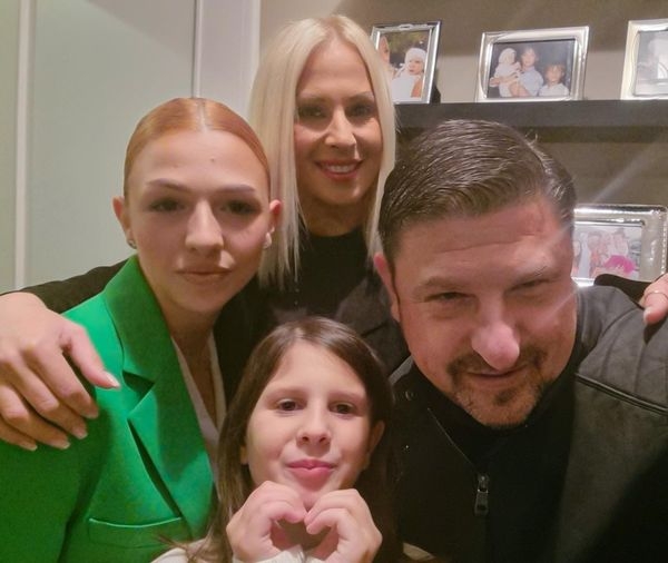 Με τις γυναίκες της ζωής του γιόρτασε τα γενέθλιά του ο Χαρδαλιάς