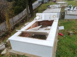 &Alpha;&rho;&gamma;&iota;&theta;έ&alpha;: &Beta;&alpha;&nu;&delta;&alpha;&lambda;&iota;&sigma;&mu;ό&sigmaf; &sigma;&tau;&omicron; &nu;&epsilon;&kappa;&rho;&omicron;&tau;&alpha;&phi;&epsilon;ί&omicron; &Sigma;&tau;&epsilon;&phi;&alpha;&nu;&iota;ά&delta;&alpha;&sigmaf;-&Iota;&epsilon;&rho;ό&sigma;&upsilon;&lambda;&omicron;&iota; &lambda;&epsilon;&eta;&lambda;ά&tau;&eta;&sigma;&alpha;&nu; &delta;&epsilon;&kappa;ά&delta;&epsilon;&sigmaf; &tau;ά&phi;&omicron;&upsilon;&sigmaf;