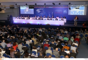 &Omicron;&lambda;&omicron;&kappa;&lambda;&eta;&rho;ώ&theta;&eta;&kappa;&epsilon; &tau;&omicron; &sigma;&upsilon;&nu;έ&delta;&rho;&iota;&omicron; &tau;&eta;&sigmaf; &Kappa;&Epsilon;&Delta;&Epsilon;-&Sigma;&tau;&omicron; &epsilon;&pi;ί&kappa;&epsilon;&nu;&tau;&rho;&omicron; "&Kappa;&lambda;&epsilon;&iota;&sigma;&theta;έ&nu;&eta;&sigmaf;" &kappa;&alpha;&iota; &omicron;&iota;&kappa;&omicron;&nu;&omicron;&mu;&iota;&kappa;ά &Omicron;&Tau;&Alpha;