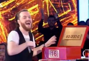 Τίναξε την μπάνκα στον αέρα.Πήρε 60.000 ευρώ στο deal(Bίντεο)