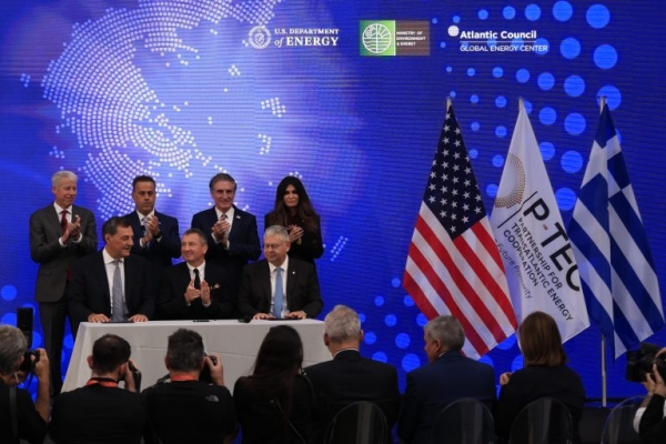 «Ψήφος εμπιστοσύνης» στην Ελλάδα η ιστορική συμφωνία ExxonMobil, Energean και Helleniq Energy για έρευνες στο Ιόνιο