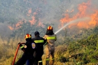 &Phi;&omega;&tau;&iota;έ&sigmaf;:&Sigma;&epsilon; &kappa;&rho;ί&sigma;&iota;&mu;&eta; &kappa;&alpha;&tau;ά&sigma;&tau;&alpha;&sigma;&eta; &alpha;&kappa;ό&mu;&alpha; &omicron;&iota; &delta;ύ&omicron; &epsilon;&theta;&epsilon;&lambda;&omicron;&nu;&tau;έ&sigmaf; &pi;&upsilon;&rho;&omicron;&sigma;&beta;έ&sigma;&tau;&epsilon;&sigmaf; &pi;&omicron;&upsilon; &tau;&rho;&alpha;&upsilon;&mu;&alpha;&tau;ί&sigma;&tau;&eta;&kappa;&alpha;&nu;