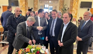 &Omicron;&iota; &Epsilon;&upsilon;&rho;&upsilon;&tau;ά&nu;&epsilon;&sigmaf; &tau;&eta;&sigmaf; &Alpha;&iota;&tau;&omega;&lambda;/&nu;ί&alpha;&sigmaf; έ&kappa;&omicron;&psi;&alpha;&nu; &tau;&eta;&nu; &pi;ί&tau;&alpha; &tau;&omicron;&upsilon;&sigmaf; &sigma;&tau;&omicron; &Alpha;&gamma;&rho;ί&nu;&iota;&omicron;(&Phi;ώ&tau;&omicron;)