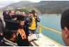 Ά&gamma;&rho;&alpha;&phi;&alpha;:&Sigma;&tau;&iota;&sigmaf; 12 &omicron; &alpha;&gamma;&iota;&alpha;&sigma;&mu;ό&sigmaf; &upsilon;&delta;ά&tau;&omega;&nu; &sigma;&tau;&eta; &lambda;ί&mu;&nu;&eta; &Kappa;&rho;&epsilon;&mu;&alpha;&sigma;&tau;ώ&nu;