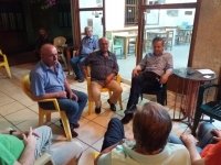 &Sigma;&upsilon;&nu;&epsilon;&chi;ί&zeta;&epsilon;&iota; &tau;&iota;&sigmaf; &pi;&epsilon;&rho;&iota;&omicron;&delta;&epsilon;ί&epsilon;&sigmaf; &tau;&omicron;&upsilon; &omicron; &Beta;&alpha;&sigma;ί&lambda;&eta;&sigmaf; &Alpha;&nu;&tau;&omega;&nu;ό&pi;&omicron;&upsilon;&lambda;&omicron;&sigmaf;-&Epsilon;&pi;ί&sigma;&kappa;&epsilon;&psi;&eta; &sigma;&epsilon; &chi;&omega;&rho;&iota;ά &tau;&eta;&sigmaf; &Alpha;&mu;&phi;&iota;&lambda;&omicron;&chi;ί&alpha;&sigmaf;