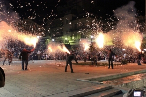 &Alpha;&iota;&tau;&omega;&lambda;/&nu;ί&alpha;:&Delta;&epsilon;ί&tau;&epsilon; &zeta;&omega;&nu;&tau;&alpha;&nu;ά &tau;&omicron; έ&theta;&iota;&mu;&omicron; &tau;&omega;&nu; &Chi;&alpha;&lambda;&kappa;&omicron;&upsilon;&nu;&iota;ώ&nu; &sigma;&tau;&omicron; &Alpha;&gamma;&rho;ί&nu;&iota;&omicron;