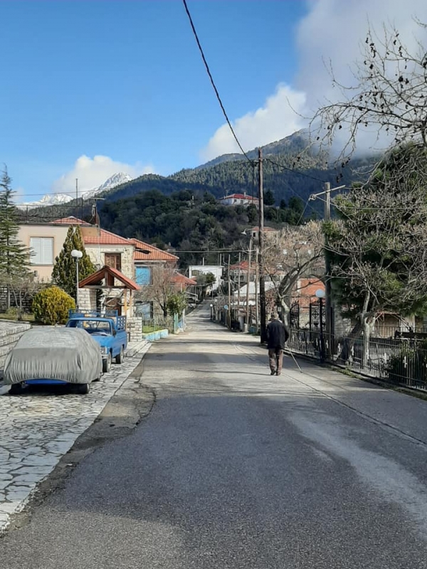 Ά&gamma;&rho;&alpha;&phi;&alpha;: &Eta; &alpha;&nu;ά&pi;&tau;&upsilon;&xi;&eta; &tau;&omega;&nu; '&eta;&mu;&epsilon;&tau;έ&rho;&omega;&nu;' &ndash; &Eta;&chi;&eta;&rho;ό '&Omicron;&Chi;&Iota;' &alpha;&pi;ό &tau;&omicron;&upsilon;&sigmaf; &pi;&rho;&omicron;έ&delta;&rho;&omicron;&upsilon;&sigmaf; &tau;&omega;&nu; &Kappa;&omicron;&iota;&nu;&omicron;&tau;ή&tau;&omega;&nu; &sigma;&tau;&omicron;&nu; &epsilon;&mu;&pi;&alpha;&iota;&gamma;&mu;ό &tau;&omega;&nu; 2,5 &epsilon;&kappa;&alpha;&tau;&omicron;&mu;&mu;&upsilon;&rho;ί&omega;&nu;