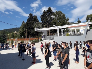 &Kappa;&Kappa;&Epsilon;:"&Mu;&epsilon;&gamma;ά&lambda;&epsilon;&sigmaf; &epsilon;&lambda;&lambda;&epsilon;ί&psi;&epsilon;&iota;&sigmaf; &kappa;&alpha;&iota; &kappa;&epsilon;&nu;ά &sigma;&tau;&alpha; &sigma;&chi;&omicron;&lambda;&epsilon;ί&alpha; &tau;&eta;&sigmaf; &Epsilon;&upsilon;&rho;&upsilon;&tau;&alpha;&nu;ί&alpha;&sigmaf;"