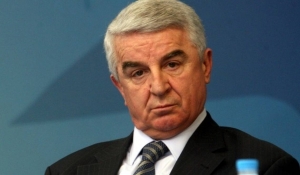 &Kappa;&omicron;&nu;&tau;ά &sigma;&tau;&omicron;&upsilon;&sigmaf; &pi;&upsilon;&rho;ό&pi;&lambda;&eta;&kappa;&tau;&omicron;&upsilon;&sigmaf; &tau;&eta;&sigmaf; &Delta;&upsilon;&tau;&iota;&kappa;ή&sigmaf; &Alpha;&tau;&tau;&iota;&kappa;ή&sigmaf; &omicron; &Theta;&alpha;&nu;ά&sigma;&eta;&sigmaf; &Mu;&pi;&omicron;ύ&rho;&alpha;&sigmaf;