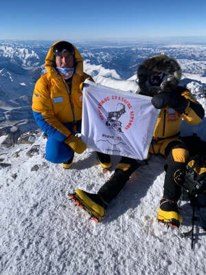 Καύκασος:Νταβαρίνος και Συκάρης οι πρώτοι Έλληνες που &quot;κατέκτησαν&quot; χειμώνα την ψηλότερη κορυφή της Ευρώπης