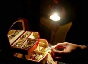 &Epsilon;&upsilon;&rho;&upsilon;&tau;&alpha;&nu;ί&alpha;:&Epsilon;&xi;&iota;&chi;&nu;&iota;ά&sigma;&theta;&eta;&kappa;&epsilon; &kappa;&lambda;&omicron;&pi;ή &alpha;&pi;ό &omicron;&iota;&kappa;ί&alpha; &eta;&lambda;&iota;&kappa;&iota;&omega;&mu;έ&nu;&eta;&sigmaf; &sigma;&tau;&alpha; Ά&gamma;&rho;&alpha;&phi;&alpha;-&Mu;ί&alpha; &sigma;ύ&lambda;&lambda;&eta;&psi;&eta;