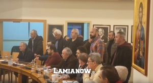 Χαμός στο δημοτικό συμβούλιο της Λαμίας για το προσφυγικό-Φωνές και απειλές(Βίντεο)