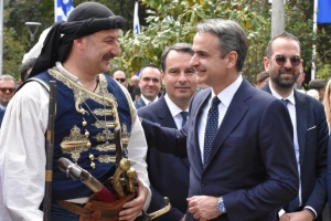&Omicron; &Mu;&eta;&tau;&sigma;&omicron;&tau;ά&kappa;&eta;&sigmaf;, &omicron; &laquo;&omicron;&pi;&lambda;&alpha;&rho;&chi;&eta;&gamma;ό&sigmaf;&raquo; &Mu;&alpha;&upsilon;&rho;&omicron;&mu;&mu;ά&tau;&eta;&sigmaf; &kappa;&alpha;&iota; &eta; &sigma;&tau;&omicron;&lambda;ή &tau;&eta;&sigmaf; &upsilon;&pi;&epsilon;&rho;&beta;&omicron;&lambda;ή&sigmaf;