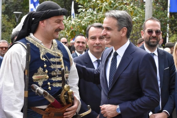 &Omicron; &Mu;&eta;&tau;&sigma;&omicron;&tau;ά&kappa;&eta;&sigmaf;, &omicron; &laquo;&omicron;&pi;&lambda;&alpha;&rho;&chi;&eta;&gamma;ό&sigmaf;&raquo; &Mu;&alpha;&upsilon;&rho;&omicron;&mu;&mu;ά&tau;&eta;&sigmaf; &kappa;&alpha;&iota; &eta; &sigma;&tau;&omicron;&lambda;ή &tau;&eta;&sigmaf; &upsilon;&pi;&epsilon;&rho;&beta;&omicron;&lambda;ή&sigmaf;