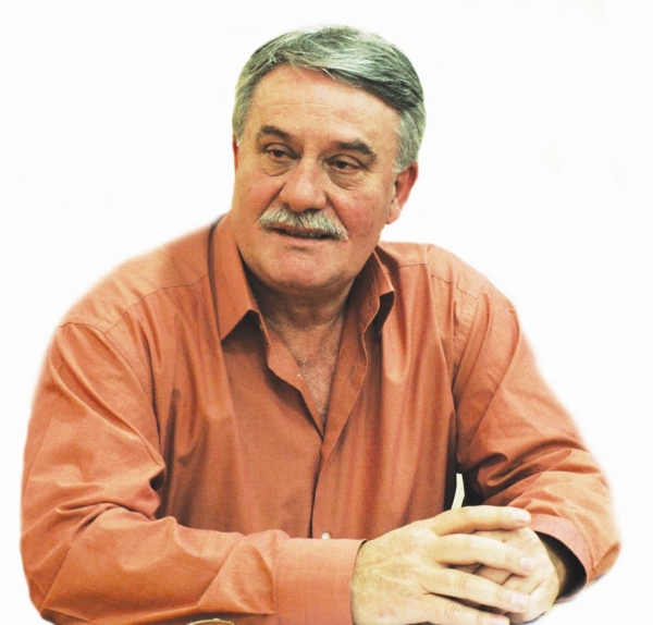 &Pi;&alpha;&rho;&alpha;&iota;&tau;ή&theta;&eta;&kappa;&epsilon; &alpha;&pi;&omicron; &delta;&eta;&mu;&omicron;&tau;&iota;&kappa;ό&sigmaf; &sigma;ύ&mu;&beta;&omicron;&upsilon;&lambda;&omicron;&sigmaf; &Alpha;&gamma;&rho;ά&phi;&omega;&nu; &omicron; &Nu;ί&kappa;&omicron;&sigmaf; &Gamma;&epsilon;&omega;&rho;&gamma;ί&omicron;&upsilon;