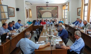 &Mu;&epsilon; 9 &theta;έ&mu;&alpha;&tau;&alpha; &sigma;&tau;&eta;&nu; &alpha;&tau;&zeta;έ&nu;&tau;&alpha; &sigma;&upsilon;&nu;&epsilon;&delta;&rho;&iota;ά&zeta;&epsilon;&iota; &tau;&omicron; &laquo;&Delta;ί&kappa;&tau;&upsilon;&omicron; &Delta;ή&mu;&omega;&nu; &Pi;&epsilon;&rho;&iota;&omicron;&chi;ή&sigmaf; &Pi;ί&nu;&delta;&omicron;&upsilon;&raquo; &sigma;&tau;&eta;&nu; &Alpha;&rho;&gamma;&iota;&theta;έ&alpha;