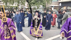 Αγρίνιο: Με κατάνυξη η υποδοχή των «Αχράντων Παθών» του Κυρίου στην Αγία Τριάδα