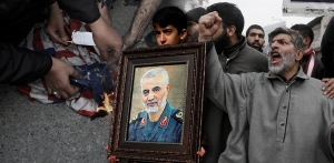 &laquo;&Beta;&rho;ά&zeta;&epsilon;&iota;&raquo; &eta; &Mu;έ&sigma;&eta; &Alpha;&nu;&alpha;&tau;&omicron;&lambda;ή:&Eta; &Beta;&alpha;&gamma;&delta;ά&tau;&eta; &zeta;&eta;&tau;ά &nu;&alpha; &phi;ύ&gamma;&omicron;&upsilon;&nu; &alpha;&mu;&epsilon;&rho;&iota;&kappa;&alpha;&nu;&iota;&kappa;έ&sigmaf; &delta;&upsilon;&nu;ά&mu;&epsilon;&iota;&sigmaf; &alpha;&pi;ό &tau;&omicron; &Iota;&rho;ά&kappa;