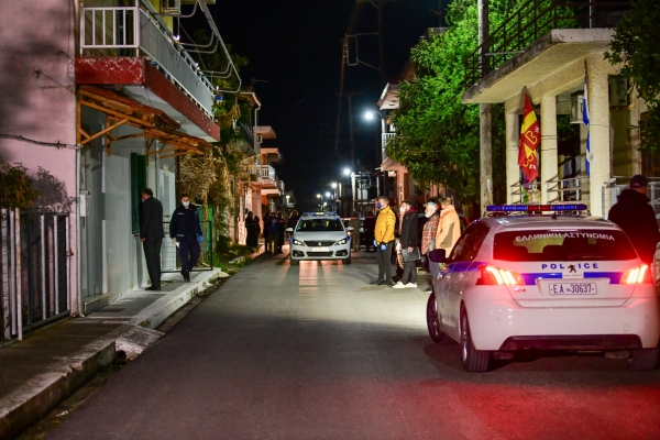 &Tau;&rho;&alpha;&gamma;&omega;&delta;ί&alpha; &sigma;&tau;&eta;&nu; &Alpha;&nu;&delta;&rho;&alpha;&beta;ί&delta;&alpha;: &Tau;&epsilon;&tau;&rho;&alpha;&pi;&lambda;ή &delta;&omicron;&lambda;&omicron;&phi;&omicron;&nu;ί&alpha; &delta;&epsilon;ί&chi;&nu;&omicron;&upsilon;&nu; &tau;&alpha; &pi;&rho;ώ&tau;&alpha; &sigma;&tau;&omicron;&iota;&chi;&epsilon;ί&alpha; - &Pi;&omicron;ύ &epsilon;&sigma;&tau;&iota;ά&zeta;&omicron;&upsilon;&nu; &omicron;&iota; έ&rho;&epsilon;&upsilon;&nu;&epsilon;&sigmaf;