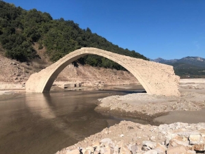 &Gamma;έ&phi;&upsilon;&rho;&alpha; &Mu;&alpha;&nu;ώ&lambda;&eta;:Έ&pi;&iota;&alpha;&sigma;&alpha;&nu; &tau;ό&pi;&omicron; &omicron;&iota; &phi;&omega;&nu;έ&sigmaf; -&Xi;&epsilon;&kappa;&iota;&nu;&omicron;ύ&nu; &omicron;&iota; &epsilon;&rho;&gamma;&alpha;&sigma;ί&epsilon;&sigmaf; &alpha;&pi;&omicron;&kappa;&alpha;&tau;ά&sigma;&tau;&alpha;&sigma;&eta;&sigmaf;