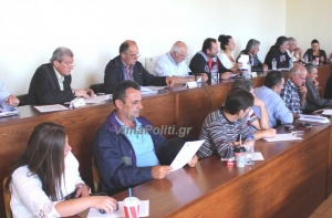 &Gamma;&iota;&alpha;&tau;ί &psi;ά&chi;&nu;&omicron;&upsilon;&nu; &pi;&omicron;&iota;&omicron;&iota; &delta;&eta;&mu;&omicron;&tau;&iota;&kappa;&omicron;ί &sigma;ύ&mu;&beta;&omicron;&upsilon;&lambda;&omicron;&iota; &mu;έ&nu;&omicron;&upsilon;&nu; &pi;έ&rho;&alpha; &tau;&omega;&nu; 10&chi;&lambda;&mu; &alpha;&pi;ό &tau;&omicron; &Kappa;&epsilon;&rho;&alpha;&sigma;&omicron;&chi;ώ&rho;&iota;