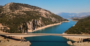 Ά&gamma;&rho;&alpha;&phi;&alpha;:&Pi;&omicron;&lambda;&upsilon;&theta;έ&alpha;&mu;&alpha; &mu;&omicron;&upsilon;&sigma;&iota;&kappa;ή&sigmaf; &kappa;&alpha;&iota; &chi;&omicron;&rho;&omicron;ύ &sigma;&tau;&eta;&nu; &mu;&alpha;&gamma;&epsilon;&upsilon;&tau;&iota;&kappa;ή &Gamma;έ&phi;&upsilon;&rho;&alpha; &tau;&eta;&sigmaf; &Tau;&alpha;&tau;ά&rho;&nu;&alpha;&sigmaf;-&laquo;Ά&nu;&epsilon;&mu;&omicron;&sigmaf; &Lambda;&epsilon;&upsilon;&tau;&epsilon;&rho;&iota;ά&sigmaf;&raquo;