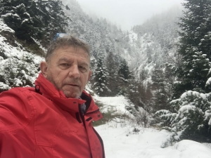 &Kappa;&alpha;&rho;&pi;&epsilon;&nu;ή&sigma;&iota;:Έ&phi;&upsilon;&gamma;&epsilon; έ&nu;&alpha;&sigmaf; ά&nu;&theta;&rho;&omega;&pi;&omicron;&sigmaf; &tau;&eta;&sigmaf; &pi;&rho;&omicron;&sigma;&phi;&omicron;&rho;ά&sigmaf;-&Theta;&lambda;ί&psi;&eta; &gamma;&iota;&alpha; &tau;&omicron;&nu; &pi;&rho;ώ&eta;&nu; &Alpha;&nu;&tau;&iota;&delta;ή&mu;&alpha;&rho;&chi;&omicron; &Kappa;ώ&sigma;&tau;&alpha; &Kappa;&omicron;&nu;&tau;&omicron;&gamma;&epsilon;ώ&rho;&gamma;&omicron;