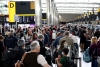 Microsoft: &Pi;&alpha;&gamma;&kappa;ό&sigma;&mu;&iota;&omicron; blackout &sigma;&epsilon; &tau;&rho;ά&pi;&epsilon;&zeta;&epsilon;&sigmaf;, &alpha;&epsilon;&rho;&omicron;&pi;&omicron;&rho;&iota;&kappa;έ&sigmaf; &kappa;&alpha;&iota; &Mu;&Mu;&Epsilon;