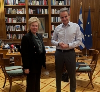 &Sigma;&tau;&omicron; &Mu;&alpha;&xi;ί&mu;&omicron;&upsilon; &eta; &Tau;&zeta;ί&nu;&alpha; &Omicron;&iota;&kappa;&omicron;&nu;ό&mu;&omicron;&upsilon;, &sigma;&tau;&alpha; ί&delta;&iota;&alpha; &pi;&rho;&omicron;&beta;&lambda;ή&mu;&alpha;&tau;&alpha; &eta; &Epsilon;&upsilon;&rho;&upsilon;&tau;&alpha;&nu;ί&alpha;