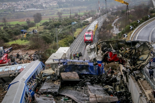 Τέμπη: Στη Βουλή δικογραφία κατά Καραμανλή και Παπαδόπουλου