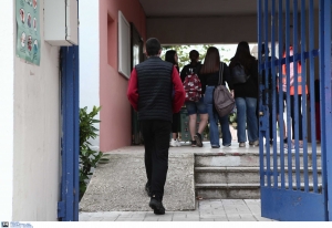 &Sigma;&chi;&omicron;&lambda;&epsilon;ί&alpha;: &Sigma;&tau;&iota;&sigmaf; &tau;ά&xi;&epsilon;&iota;&sigmaf; &mu;&pi;&alpha;ί&nu;&omicron;&upsilon;&nu; &omicron;&iota; &mu;&alpha;&theta;&eta;&tau;έ&sigmaf;-Ό&lambda;&alpha; &tau;&alpha; &mu;έ&tau;&rho;&alpha; &pi;&omicron;&upsilon; &iota;&sigma;&chi;ύ&omicron;&upsilon;&nu;