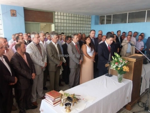 &Pi;&omicron;&iota;&omicron;&sigmaf; &Tau;&rho;ά&mu;&pi;;...Ό&tau;&alpha;&nu; "&epsilon;&mu;&epsilon;ί&sigmaf;" &omicron;&rho;&kappa;&iota;&zeta;ό&mu;&alpha;&sigma;&tau;&alpha;&nu;...