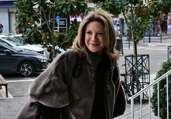 &Mu;. &Kappa;&alpha;&rho;&upsilon;&sigma;&tau;&iota;&alpha;&nu;&omicron;ύ: &Mu;&omicron;&upsilon; έ&tau;&alpha;&xi;&alpha;&nu; &tau;&omicron; &upsilon;&pi;&omicron;&upsilon;&rho;&gamma;&epsilon;ί&omicron; &Delta;&iota;&kappa;&alpha;&iota;&omicron;&sigma;ύ&nu;&eta;&sigmaf;-&Pi;&rho;&iota;&nu; &tau;&omicron; &kappa;&alpha;&lambda;&omicron;&kappa;&alpha;ί&rho;&iota; &eta; &alpha;&nu;&alpha;&kappa;&omicron;ί&nu;&omega;&sigma;&eta; &tau;&omicron;&upsilon; &kappa;ό&mu;&mu;&alpha;&tau;&omicron;&sigmaf;(&Beta;ί&nu;&tau;&epsilon;&omicron;)